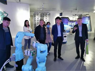 轻工业行业职业技能等级评价与会人员参观河南省人工智能展览馆